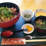 お食事処　山桜 - 大和肉鶏照焼丼、全体図