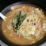 Kouraku En Shinyahon Ten - 野菜味噌ラーメン。野菜が300㌘入ってます。