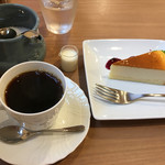 Cafe Torokko - チーズケーキとブレンドコーヒーのセットで800円