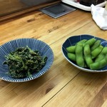 Ryu An - 先出しは枝豆とほうれん草のお浸しです。
                      