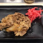 Yoshinoya Shimotakaidoekiten - やっぱ紅生姜と七味は必須だね！