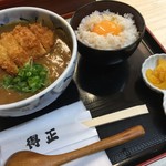 上等カレー - 納得定食（￥850）：とんかつカレーうどん、卵かけごはん