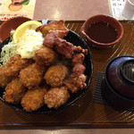 Gusto Mizusawa Ten - 16/10/27 期間限定メニューだった「カキから丼？」値段は忘れました。カキフライと鳥唐揚げがのってる丼。