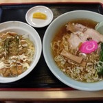 Juraku - 麺セット(840円) ラーメン＋日替り丼