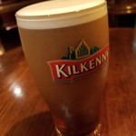 Irish Pub ブライアンブルー - 樽詰キルケニー(パイント) ハッピーアワーで800円