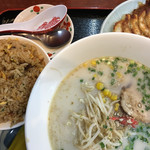 鳳春軒 - 2017年9月8日  Eセット(ラーメン、餃子、半チャーハン)