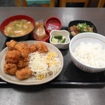 Naka U Sengendaiten - テン（10）唐揚げ定食　に　牛すじ煮込みを単品で追加、味噌汁はとん汁に変更したような記憶が・・・・