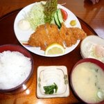 Aji Dokoro Haru - とんかつ定食　ご飯の寮も多く食べ応えあり