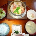 Aji Dokoro Haru - 釜飯定食　注文してから蒸すので　少し時間がかかりますが　美味しいです