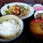 金山亭 - ホルモン定食は600円でした