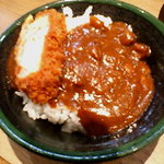 カツカレーでいただきます。