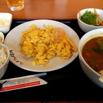 ウェイウェイ台所 - 海老と卵の炒め定食＋半担々麵 \880