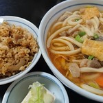 ふく助 - トン汁うどん(大)と炊き込みご飯。これに冷奴が付いて650円とは超お値打ち！