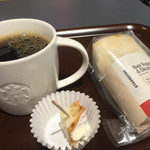 Starbucks Coffee Kusamura Kakami Gahara Ten Kusamura Bukkusu Kakamigahara Ten - ドリップコーヒー280円とサラダラップ根菜チキン360円