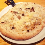 Pizzeria Bashamichi Gyoda Ten - シーフードカレーとガーリック・きのこ・チキン‼️