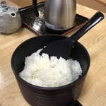 山翠荘 - ご飯は お櫃に入れられて