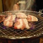 Genki Shichirin Yakiniku Gyushige Tachikawa Ten - 網がかなりくっつく