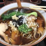 Ishidaya Mito Han Ramen - 五辛投入。