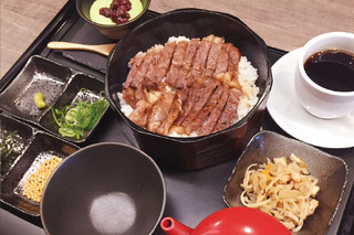 Hamburger steak to Iga Gyu-don no Goemon - 伊賀牛ひつまぶし