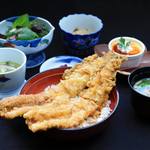 Shikinoaji Chinryutei - 丼ぶりからはみ出る穴子天丼が復活です！