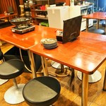 けとばし屋チャンピオン - 店内（テーブル席）