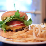 TEDDY’S BIGGER BURGERS Harajuku Omotesando Ten - プレミアムチェダーチーズバーガー@980円（ポテトは別料金）