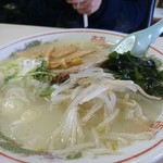 ニューホームラン - 塩ラーメンには野菜入り