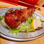 kadomaru - ★牛カルビピンチョス 380円 肉が固すぎ。安い肉を使ってる？店は6名程度の狭く落ち着かない。