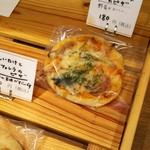 布目の里 - 自家製トマトソースのピザ