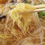 Furano Ramen Hanamichi - でも…麺は輪ゴム（笑）平手打ち風⁉