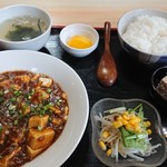 Juraku - カレーマーボー豆腐定食 (690円)