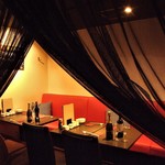 Dining Izakaya Gubu - 半個室9～12名席赤のｿﾌｧｰ席VIP