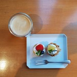 Zoe Cupcakes And Cafe - ミニカップケーキセット(680円税)です。