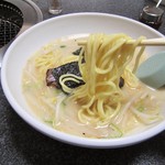 Ichiryu - 近江牛背脂入りとんこつラーメン。648円