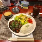 Sakaba Shokudo Tonteki Nakano Sakau - トンテキランチ900円(税込)にはライス、味噌汁、アイスコーヒーが付きます