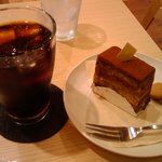 Cake and Coffee Sugarvine - ケーキ　380円　コーヒー300円