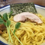 まるにぼ - 【塩つけ麺(大盛)/890円】麺のアップ