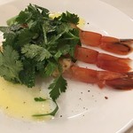 Wine Bar ohana Terrace - 赤エビのハニーマスタード。パクチー乗せ。