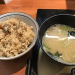 串揚げ串和 - 炊き込みご飯と味噌汁