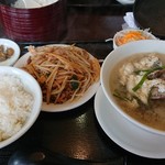 麺飯家龍門 - 特注 細切り豚肉ともやしの炒め。