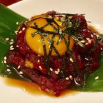 Private rooms Izakaya Bakubakudo Shinjuku Ten - ユッケの歯ごたえばつぐん！！