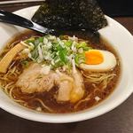 Yokohama Iekei Ramen Haruki Yoshikawa Ten - 春樹醤油らーめん(690円)