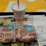 マクドナルド - ハンバーガーと森永ミルクキャラメル味マックシェイク