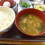 Sukiya Ichi Kokugani Shinden Ten - オーダーしたとん汁・納豆定食