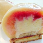 patisserie Les Quatre Cing - 中にはクリームが