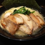 Yokohama Iekei Ramen Majiya - チャーシューラーメン 醤油