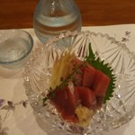 よろづ 高ばやし - かつお刺し＋日本酒