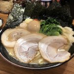 Ichikakuya Shimokitazawa Ten - MAXラーメン 醤油 ¥940
                        ライス無料