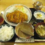 こむすび - とんかつ定食（1000円）