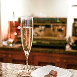 La Maison du Chocolat Marunouchi Ten - ■Champagne TAITTINGER Brut Reserve